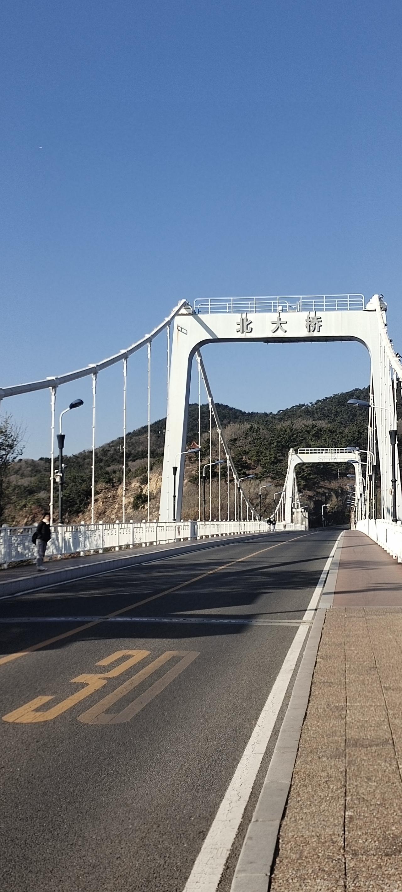 昨天徒步滨海路经过北大桥，拍了几张照片。北大桥是1987年建的。日本北九州和中国