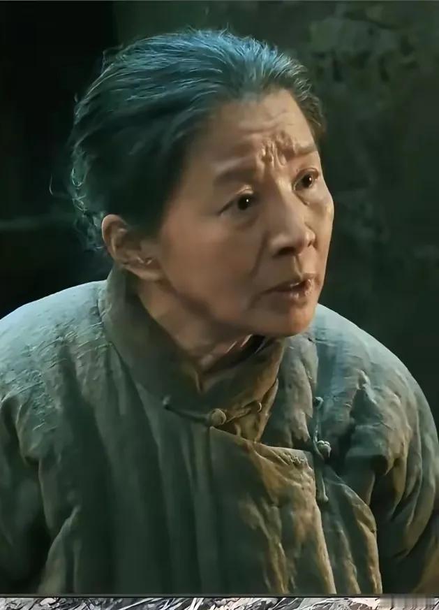 追剧《生万物》 发现一个问题，剧中不管是穷人还是富人，穿的棉袄外面都不套一层布衫
