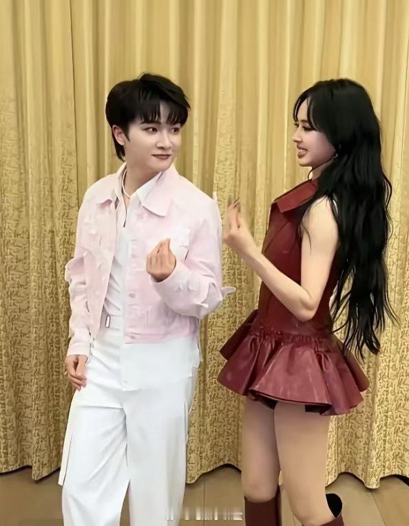 周深自曝身高1.61米深深是真的勇！被祖蓝调侃还能秒接梗，一句“您高”笑死我哈哈