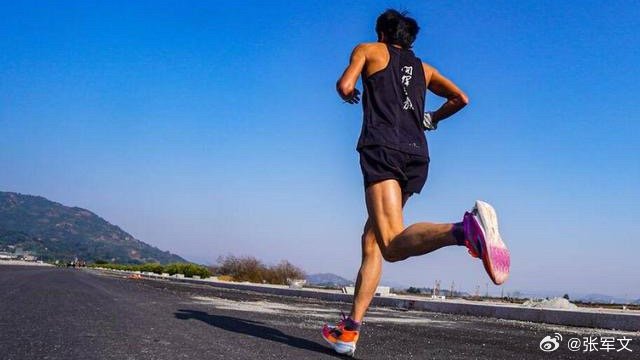 高强度工作 不要运动 注意啦！高强度工作状态下，长时间加班、任务堆积如山、职场人