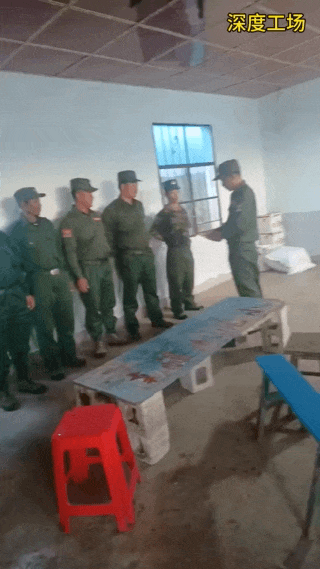打胜仗就要发奖金发红包，果敢同盟军给参战士兵发现金红包奖励。奖励大家连续作战71