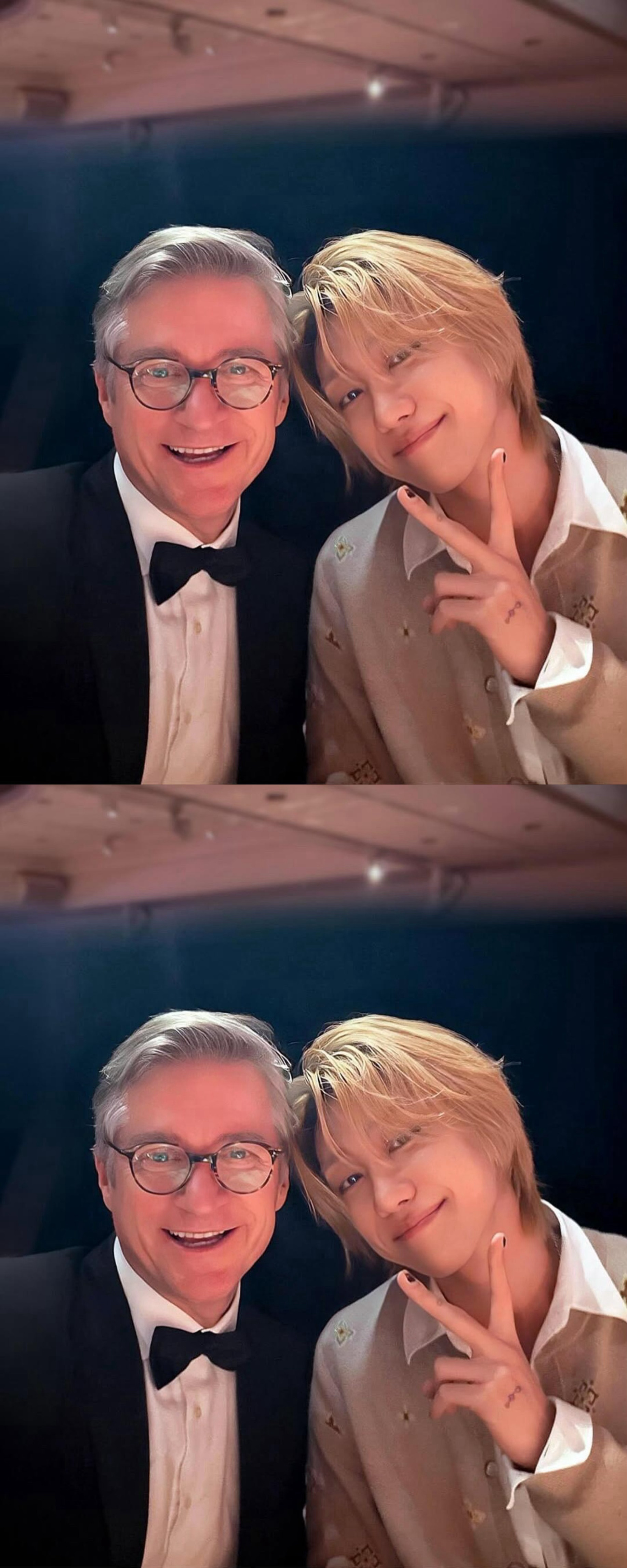 徐明浩剪刀手合照 徐明浩和朗庭酒店集团CEO合照  好甜的笑容 好可爱的小树杈