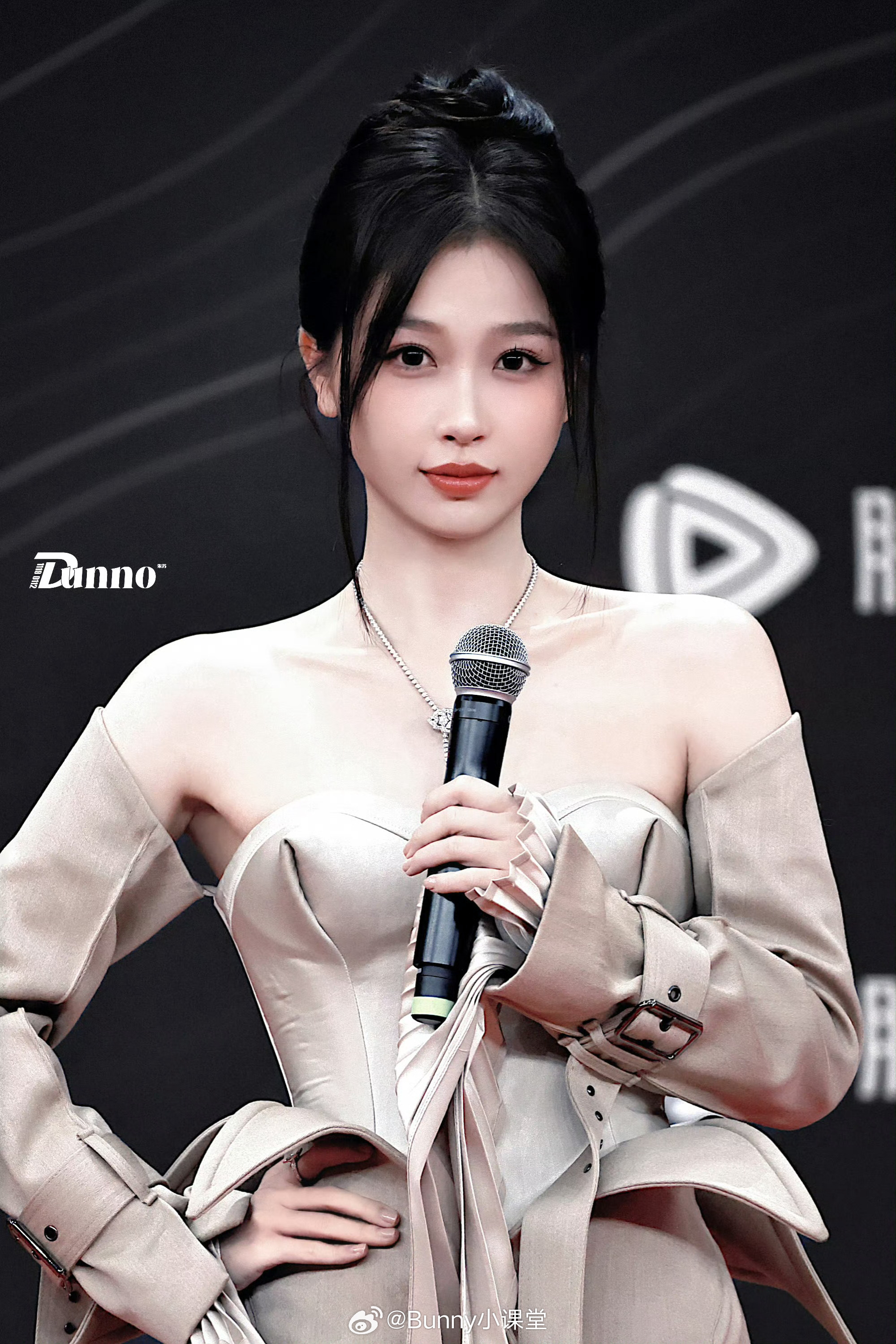 震撼首发，朱志鑫、苏新皓的CP站姐发了虞书欣和赵露思，还发在两人的CP超话“虞香