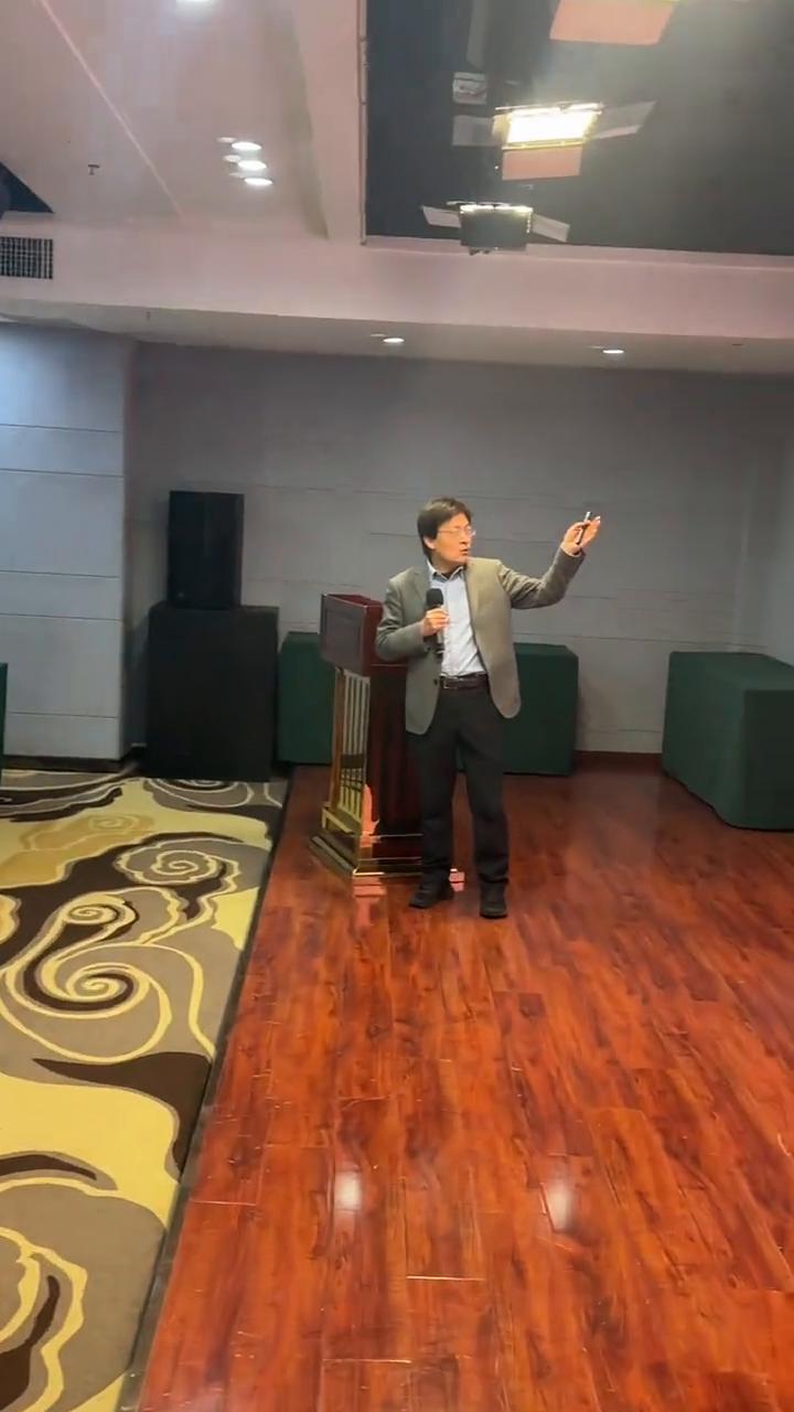 从大家记住，其实朗诵我最棒，我能承诺为我喝彩，肯定自己，欣赏自己，接纳自己，上岸