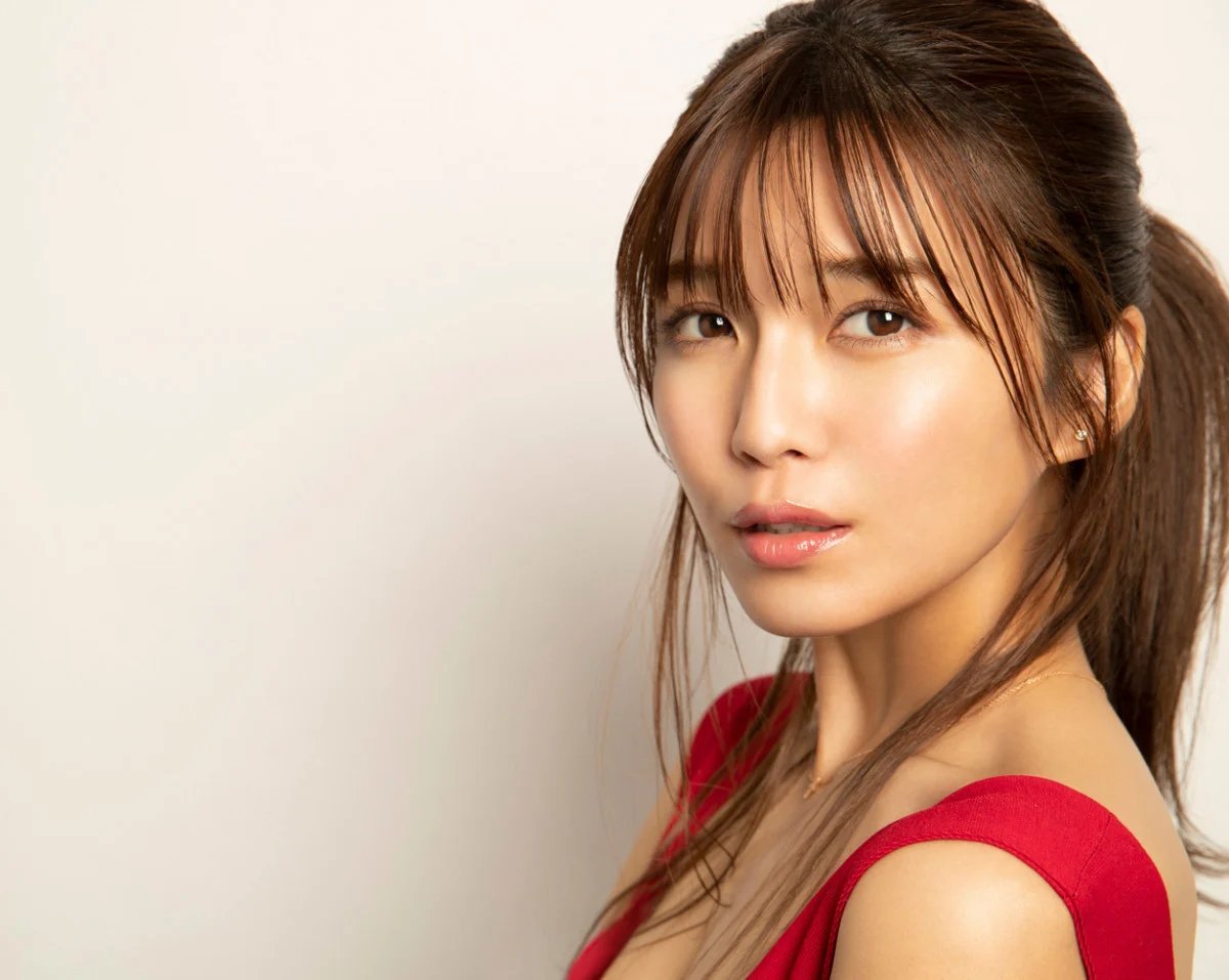 日娱新闻  宇野实彩子  舞蹈&歌唱团体AAA的宇野实彩子（38岁）于2月13日