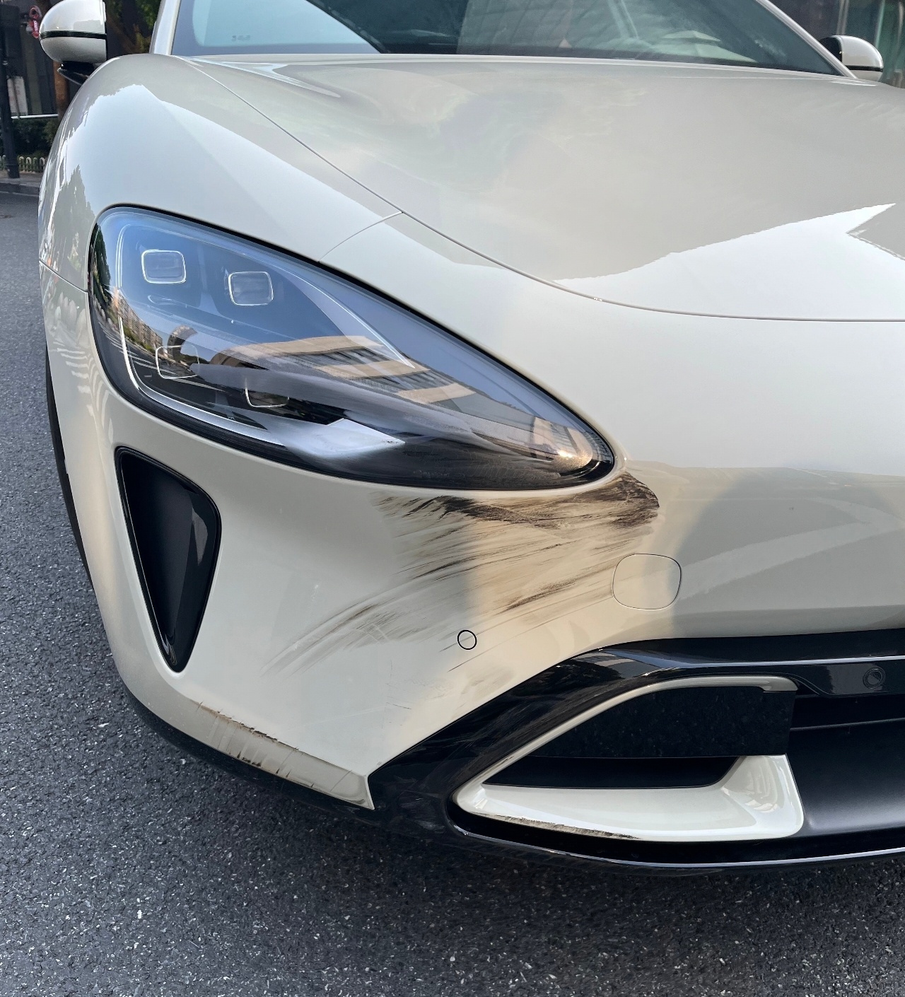 雷军说新SU7备产史诗级加强小米SU7刚发布的是网址确实越看越好看但是现在看它以