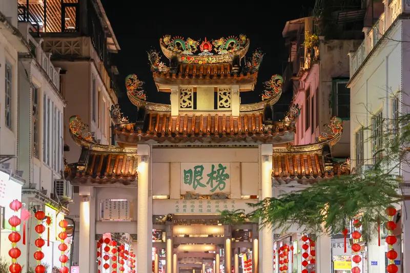 潮汕超好玩！出发潮汕，带上华为手机超省心。

就说订票，很多人订完票就不管，到火