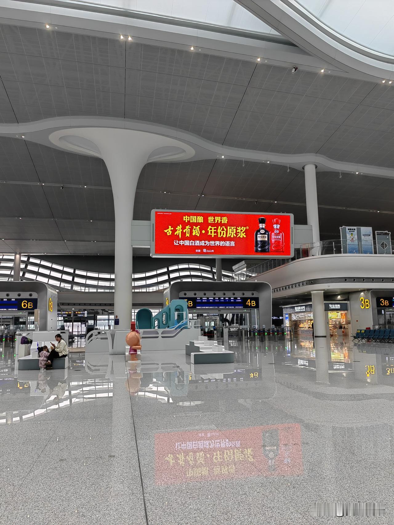 人生的选择无非就两种，一就是有的选，二是没得选。有的选的时候，就是考虑利益得失，