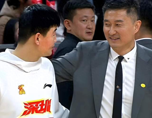 杜锋解说席调侃曾凡博：他打广东就来劲，“还是因为爱我”