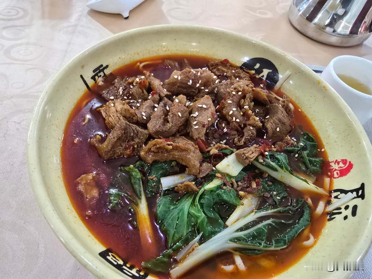 前方记者在委内瑞拉
吃的牛肉面
这一碗20美元
客观的说，贵吗？