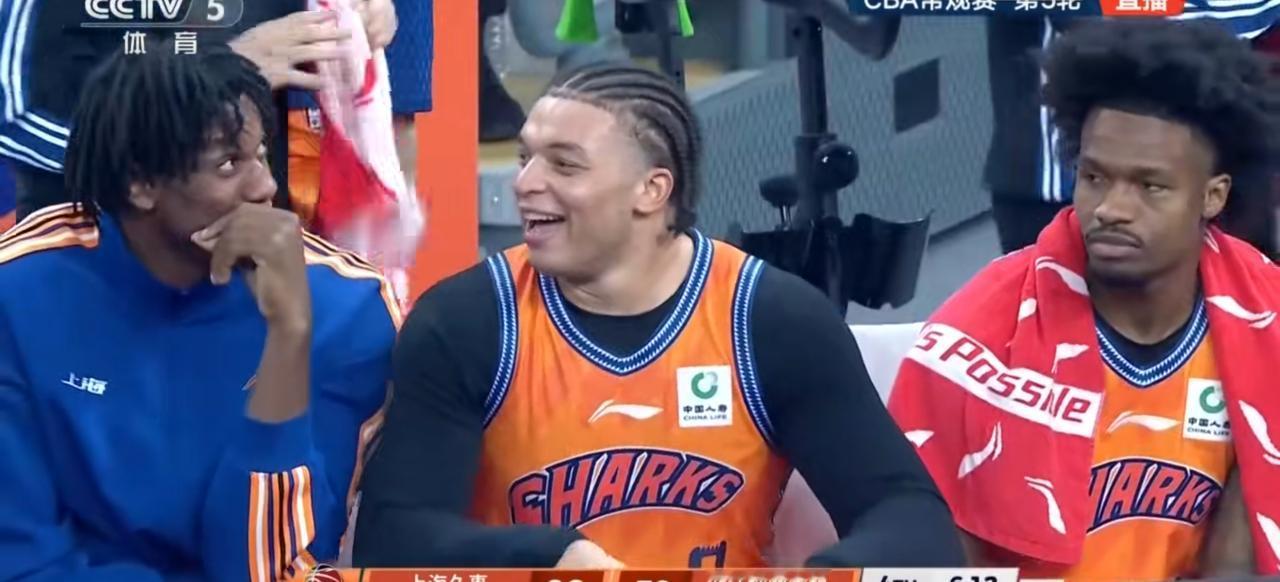 12月23日晚的CBA常规赛太精彩了！上海久事主场对阵浙江稠州，这俩队当时分别排
