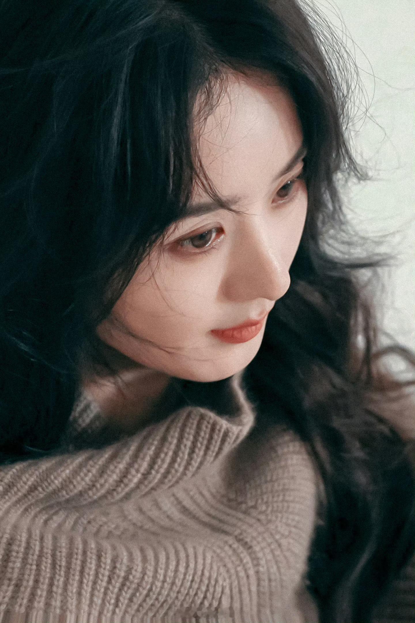 赵丽颖赵丽颖乔妍赵丽颖 电影乔妍的心事“月亮温柔了百年，而你惊艳我整个青春” "
