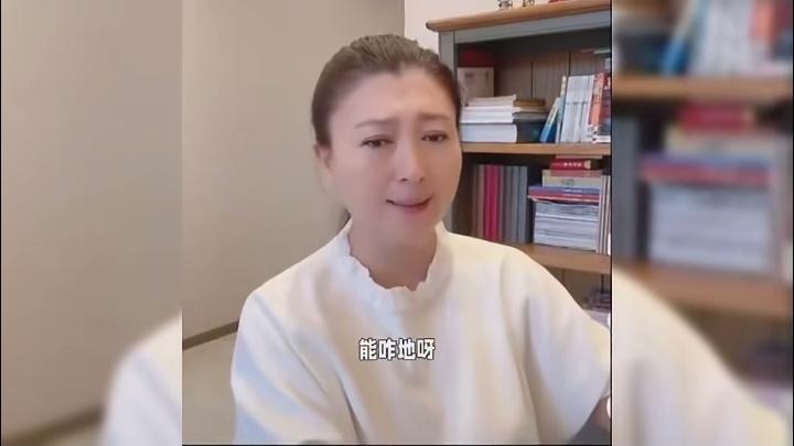 闫学晶道歉了！

还是熬不过，知道这样下去，她儿子都快被她拖累完了，不道歉不行了