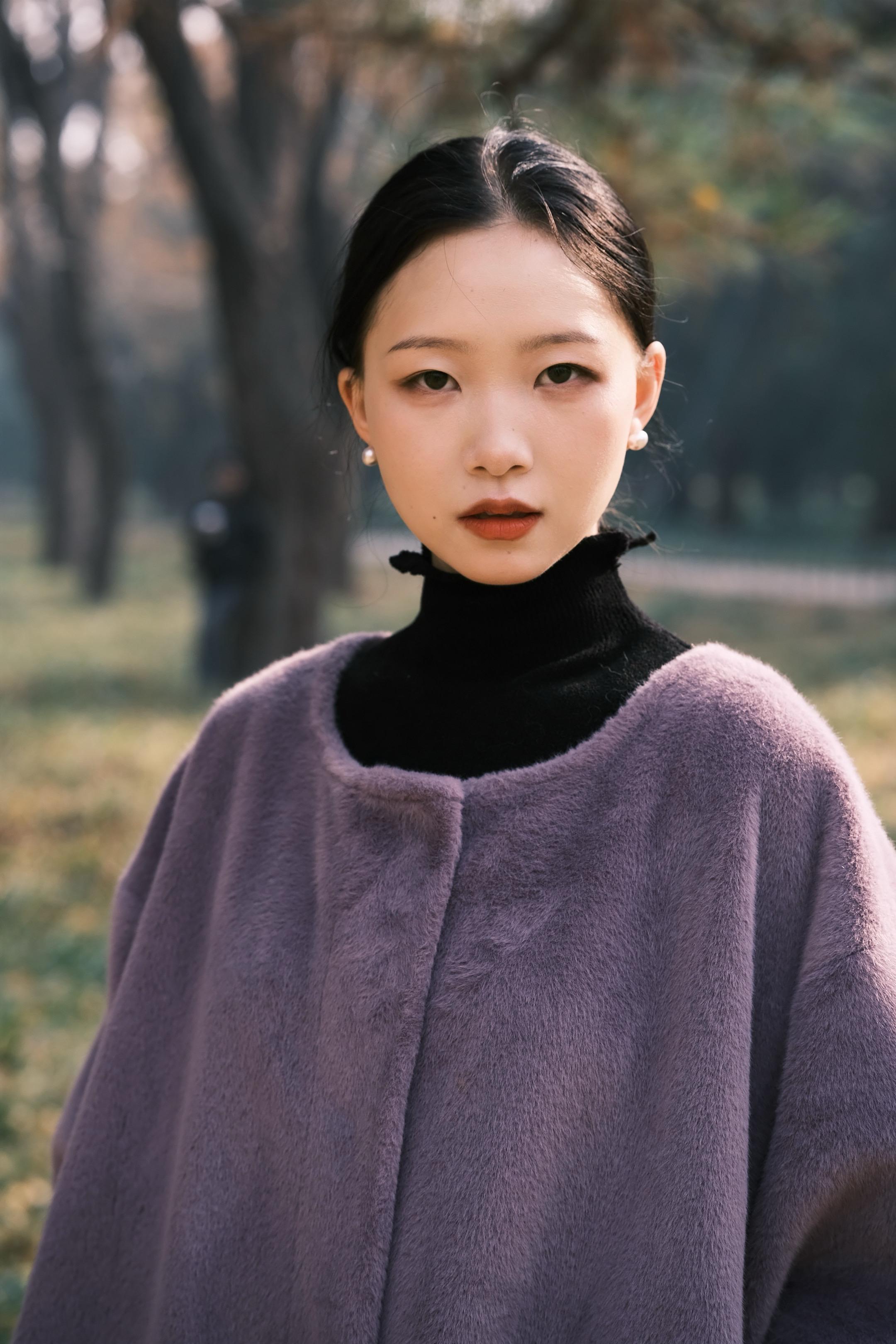 眼泪 它常出没在每一个悲伤的季节  似乎一切事物的结局 都得由它收尾 ...