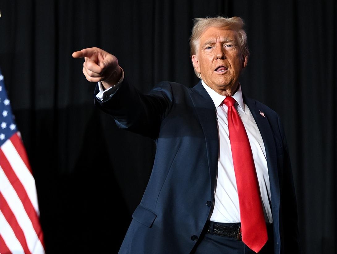 中东的战火还没平息，特朗普的注意力就已经开始“分流”，一边在新闻发布会上宣称美伊