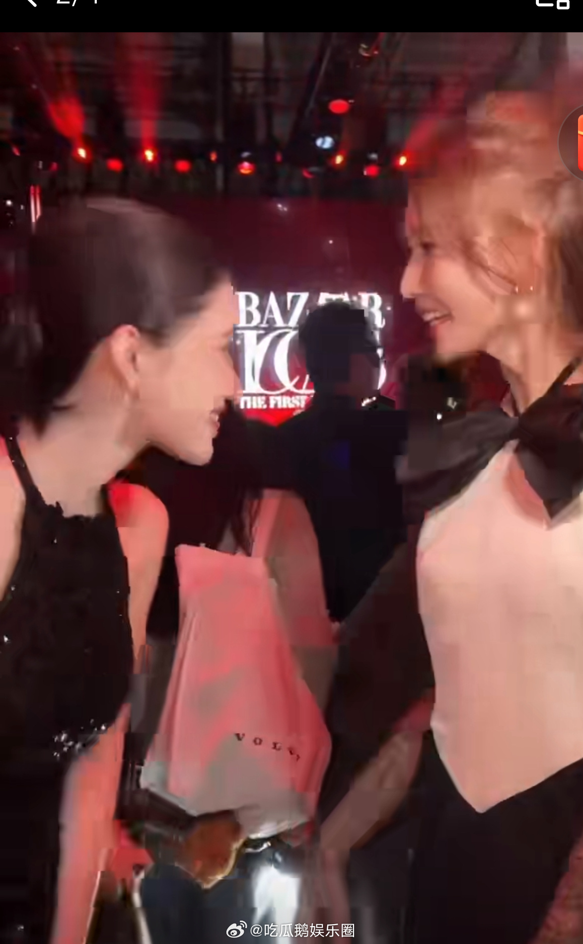 方圆林志玲美女旁边还是美女 刷到方圆和林志玲同框才发现，原来美真的可以叠加！一个