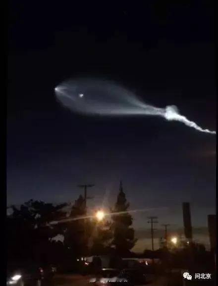 北京夜空惊现6万年一遇的彗星奇观

在这个金秋送爽的季节，北京上空的夜空为我们呈