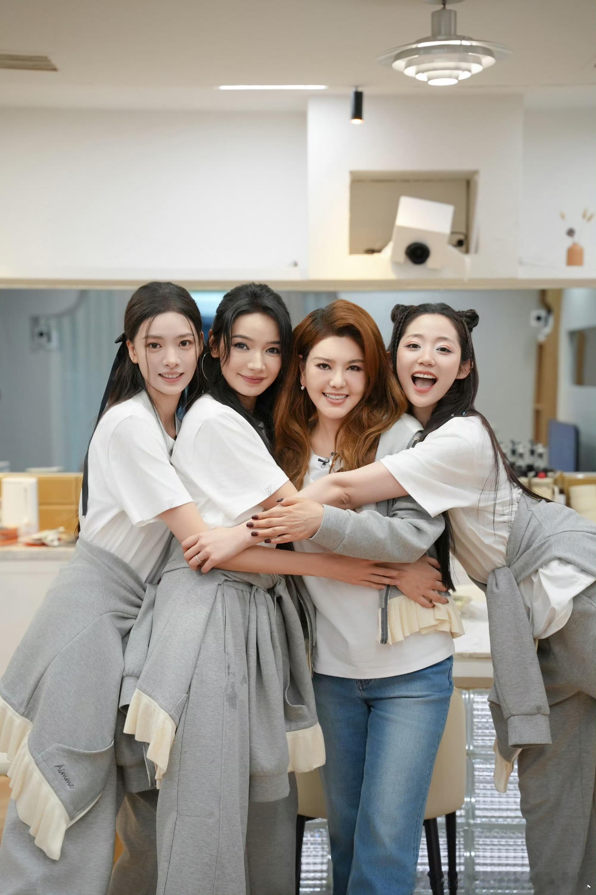 也别说万千惠在浪姐没主见了，人家只是冲浪太快了！网友说二公别选王濛队，她还真听进