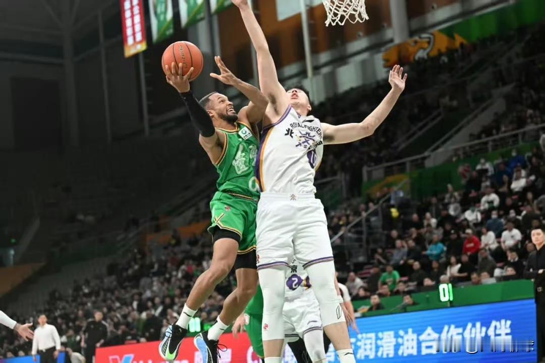 恭喜辽宁主场98-86大胜北京控股！并收获主场三连胜，开局4胜1负。本场比赛“小