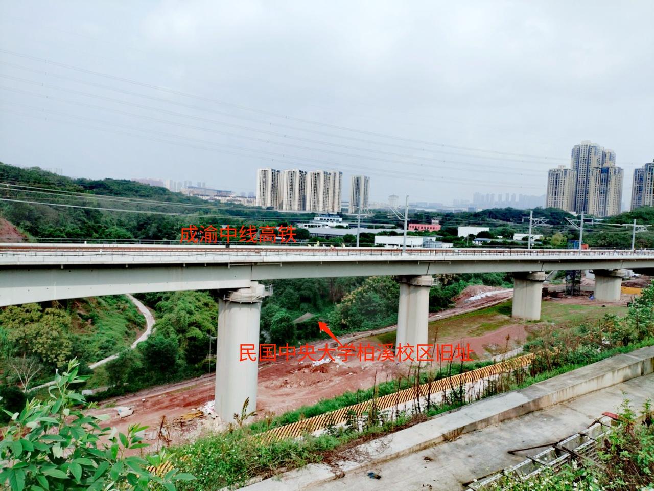 民国“中央大学柏溪校区”旧址位于重庆市两江新区康美街道九曲河与嘉陵江汇流处，目前