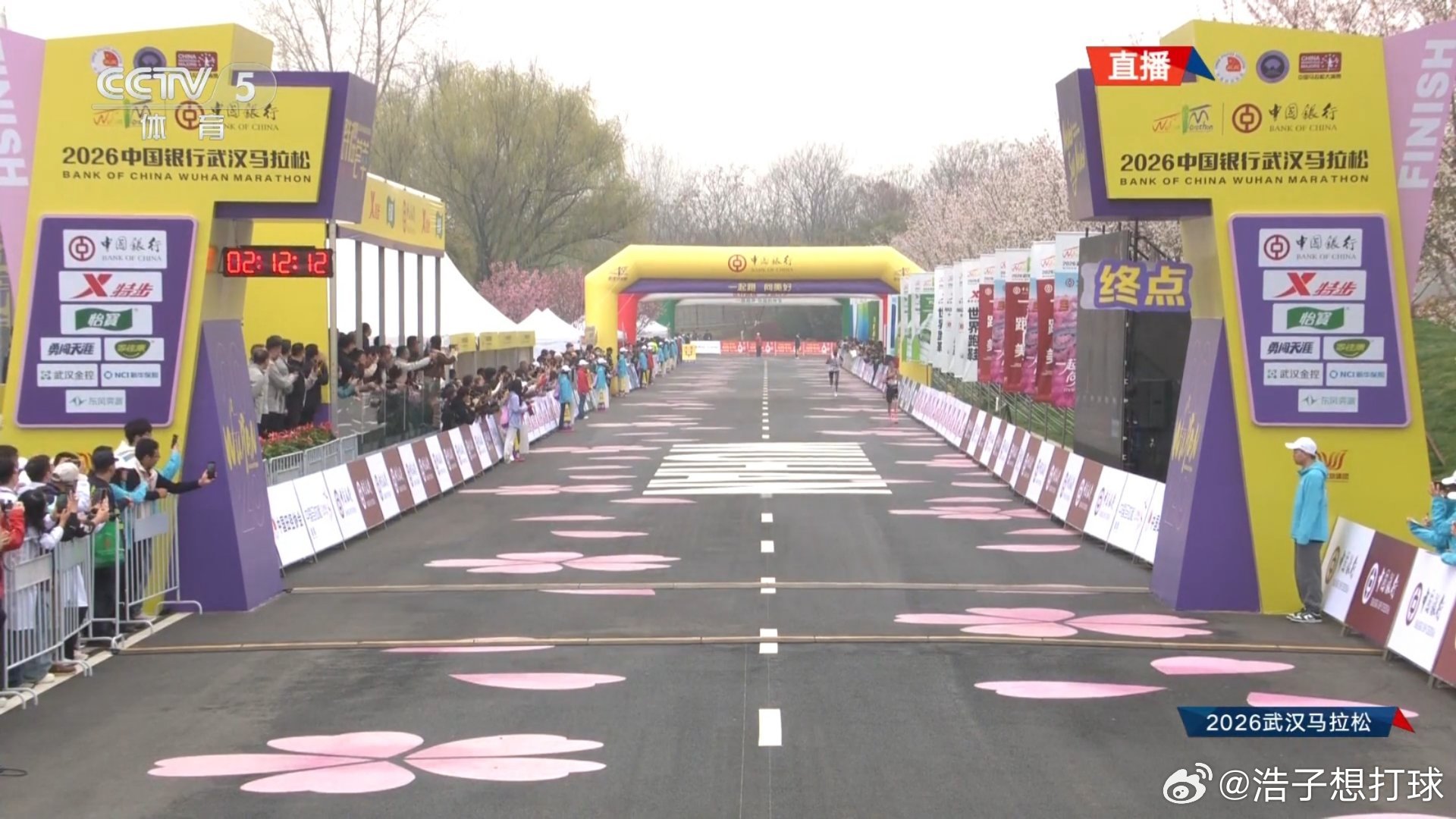 2026武汉马拉松 难得一次周末早起看了咱大汉马～ 