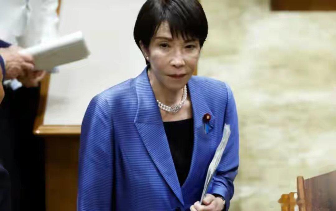 空军一号离京，中方收到邀请，高市察觉不妙，急着要与特朗普通话高市早苗掐着表算时间