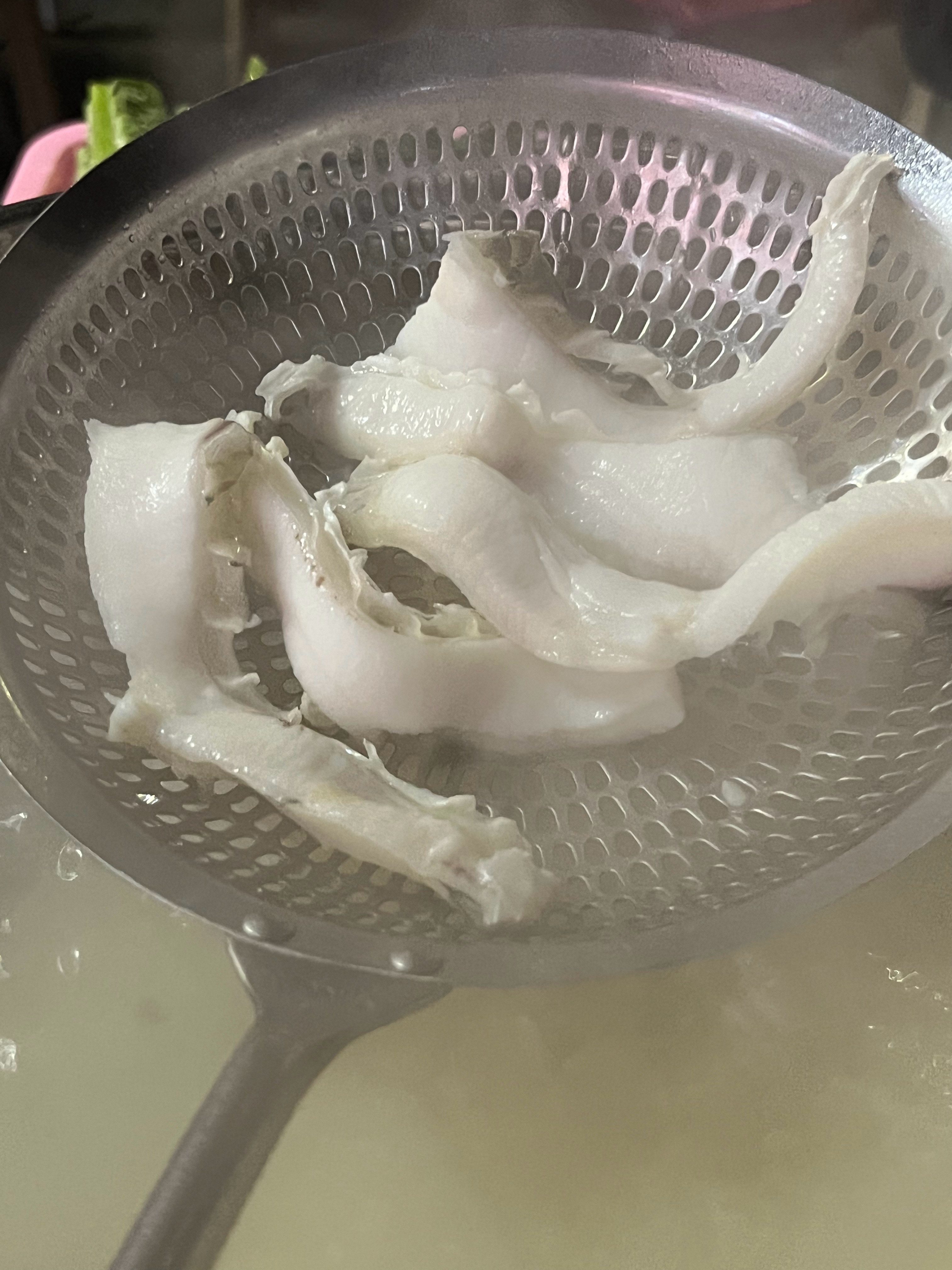 深圳这种突然降温得天气，肯定要吃个火锅啦，脆肉皖安排上了[亲亲][亲亲][亲亲]