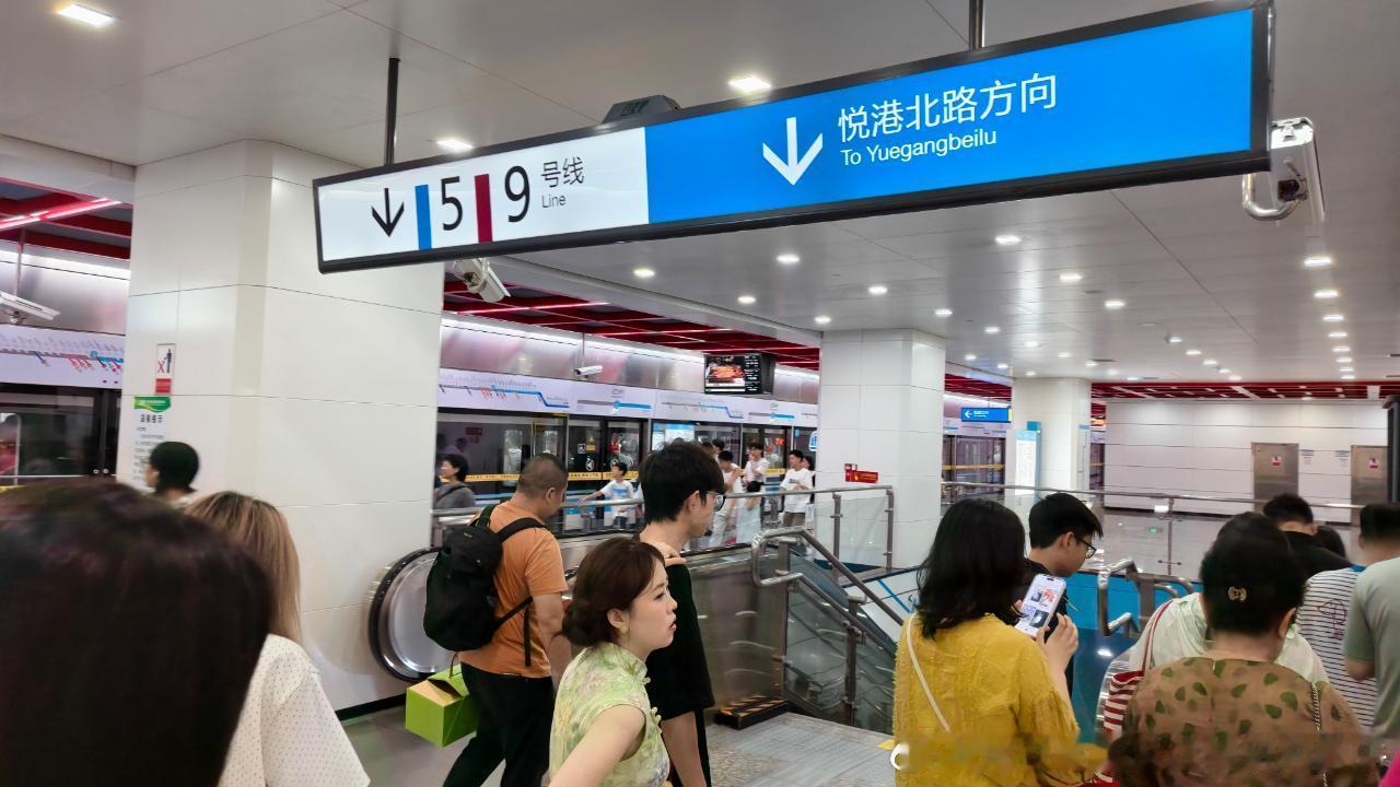 重庆轨道交通 网友： 2026年5月30日（周六） 18:53分，重庆轨道交通5