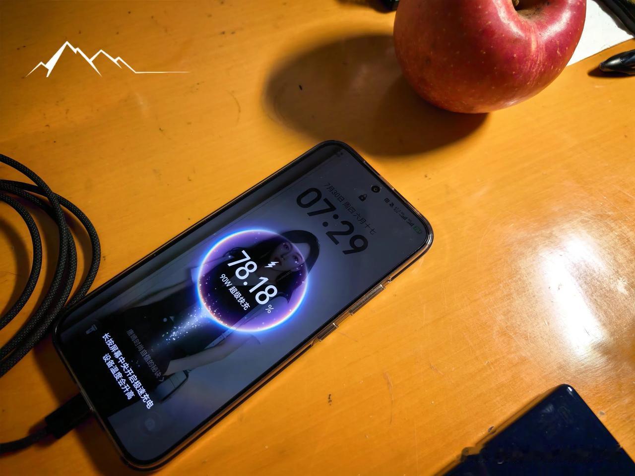 实话实说荣耀这个90w+11000mah真的是太棒了！
单纯看这个参数似乎并没有