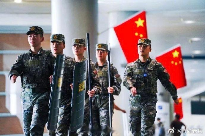 甬尚老兵的粉丝圈 【起床号 】做一粒种子，向下扎根汲取养分，向上生长触碰阳光。甬
