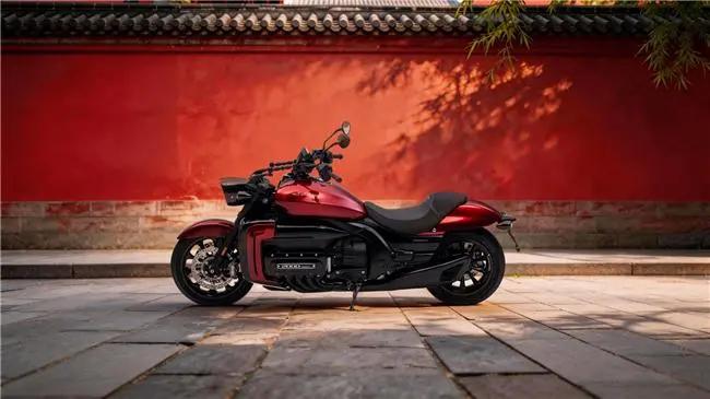 八缸重机减重20kg，新手也能稳骑？
 
长城灵魂S2000C来了，
去掉边箱风