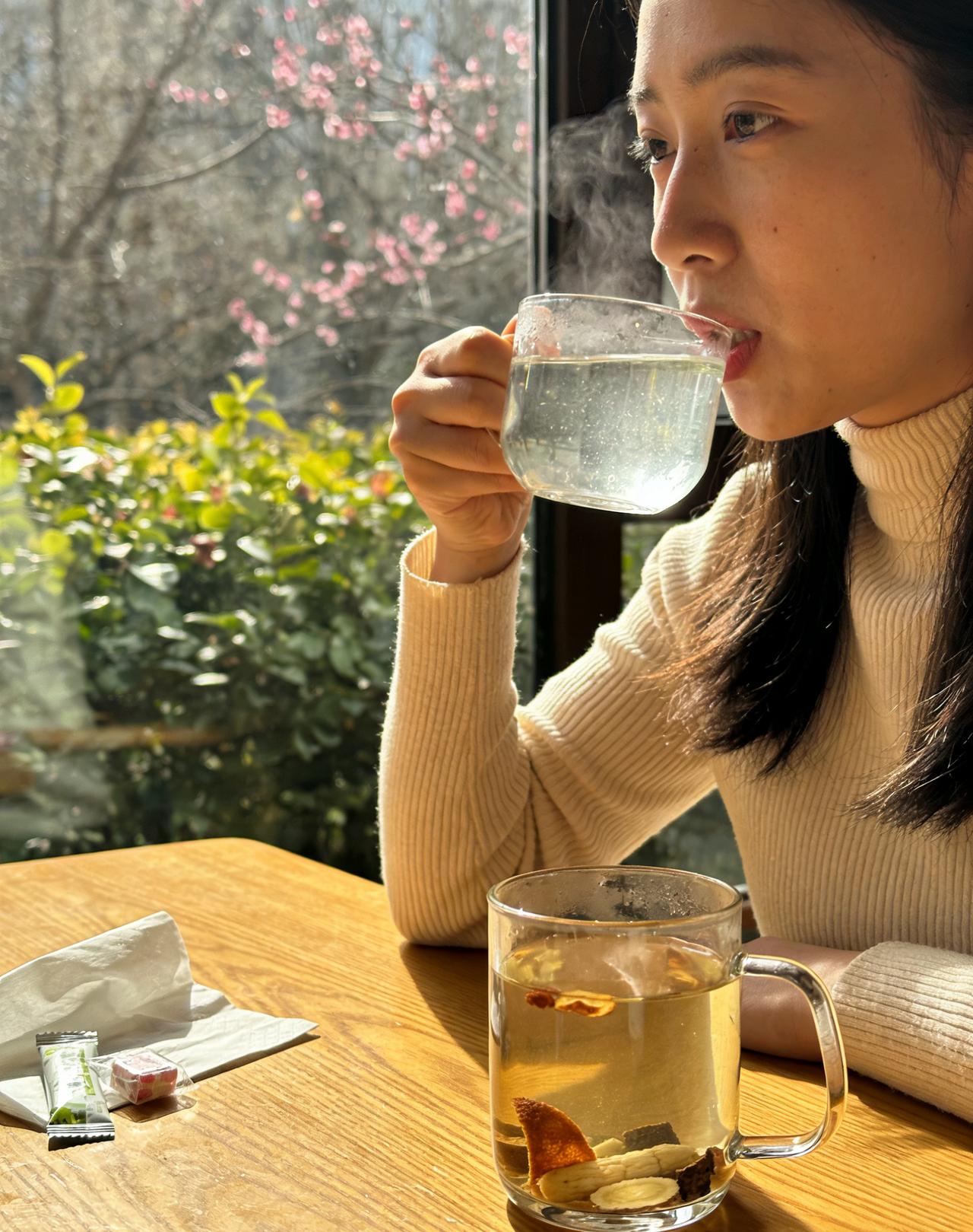 嗓子眼里粘着口痰，咳不出来咽不下去，这两天真是给我整无语了

关键是跟几个朋友一