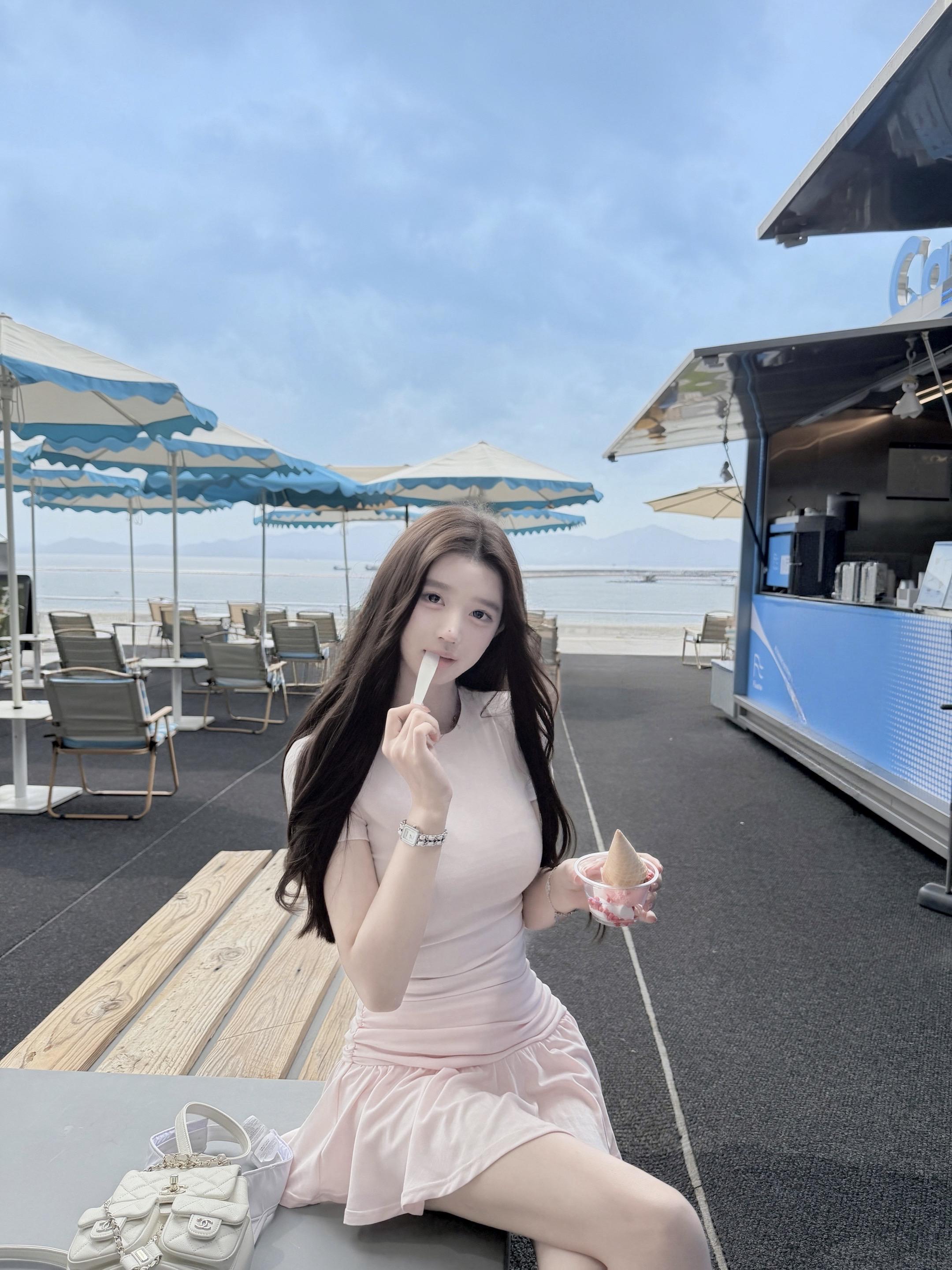 来海边啦。