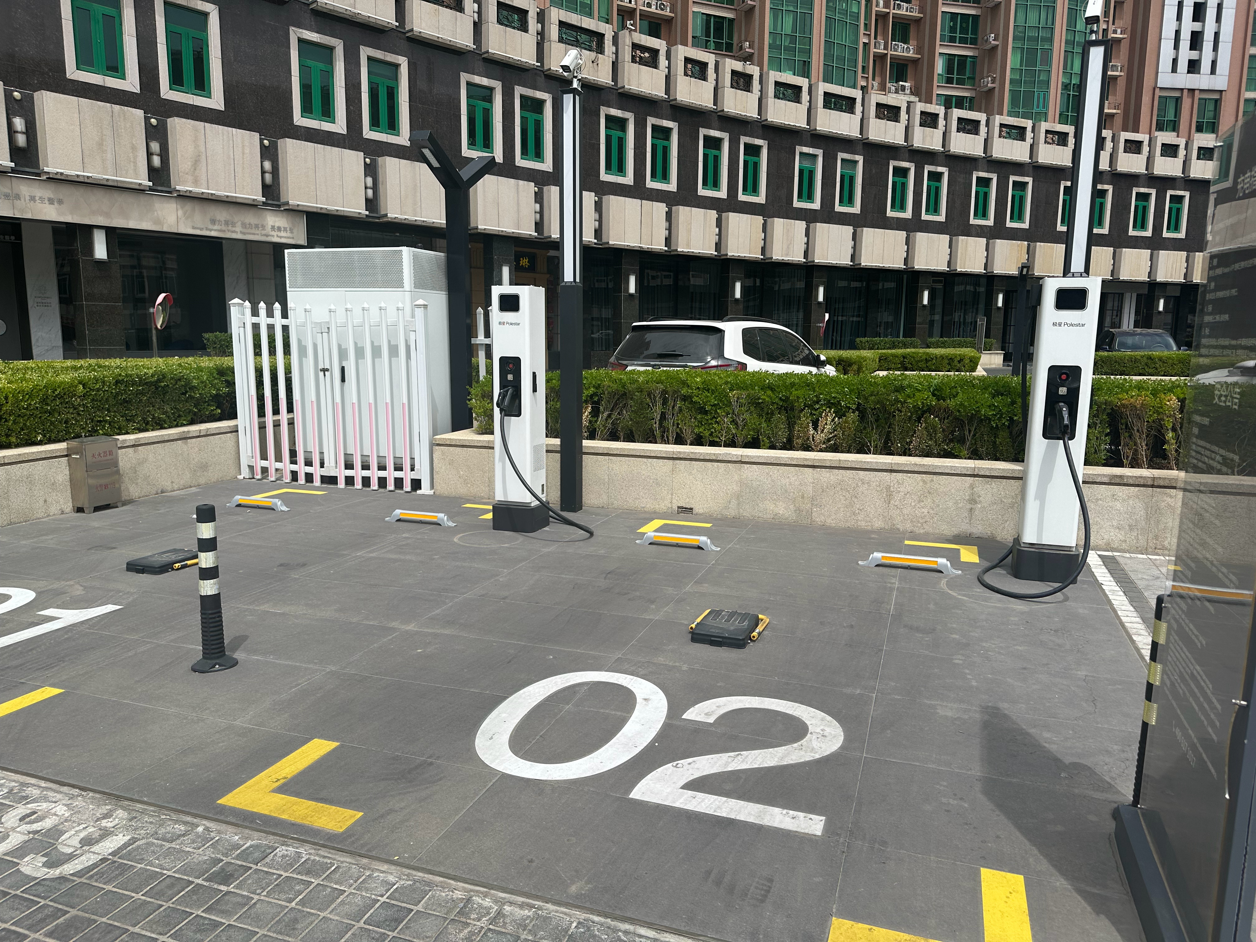 第一次见到极星的桩，额定功率竟然有480kW[doge]。 ​​​