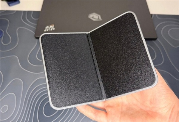 折叠屏iPhone外观实锤emmmm，iPhone折叠屏的样子应该就是这样了，和