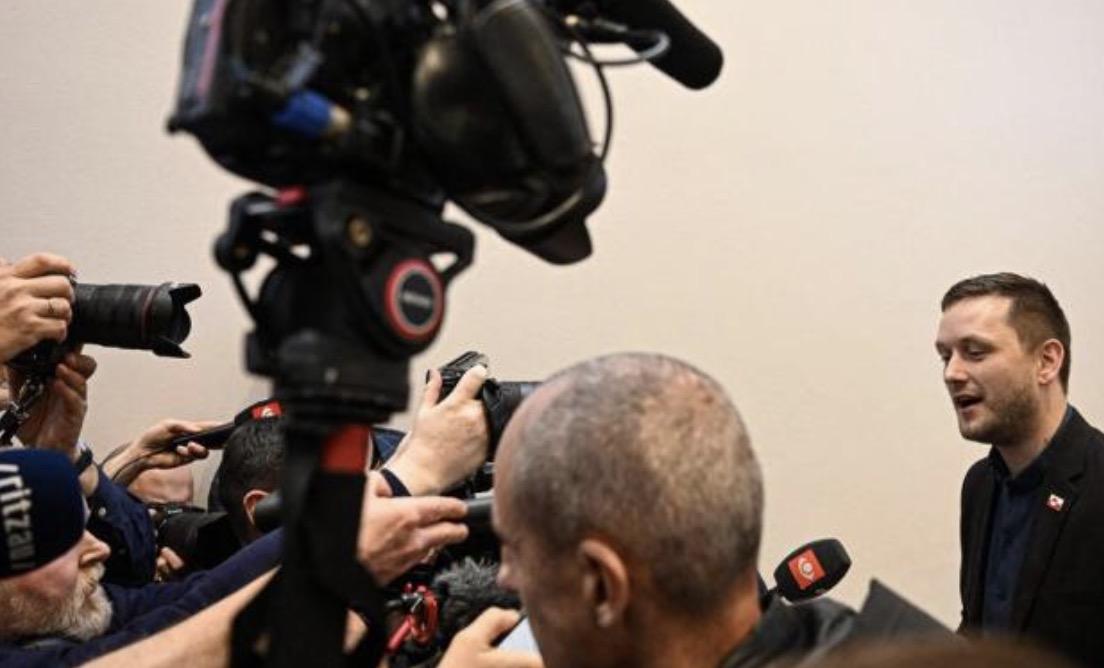 格陵兰岛自治政府总理尼尔森在首府努克召开的国际记者会上，对特朗普宣布的“协议框架