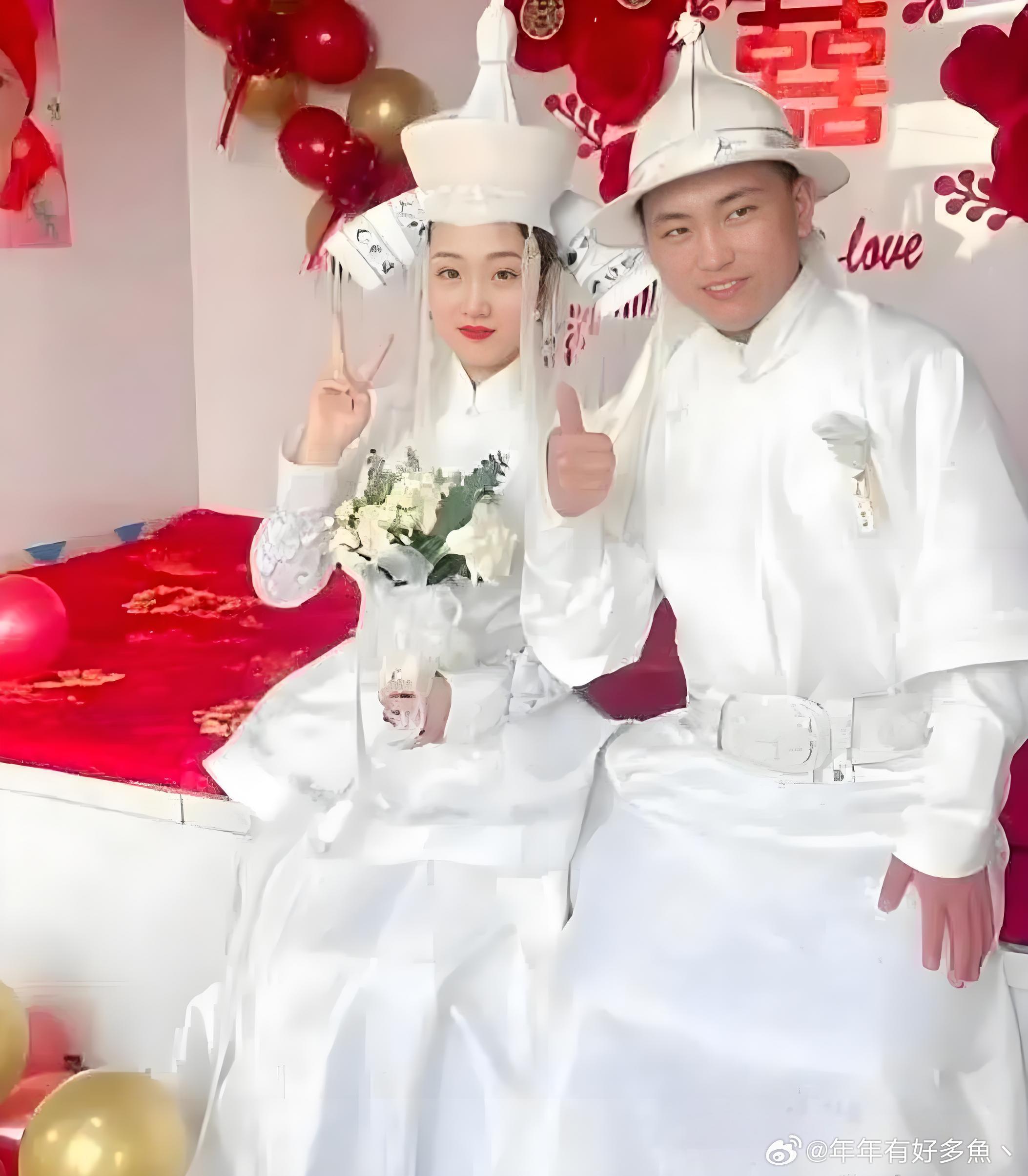 头一回看到这样的结婚礼服，好特别啊。 