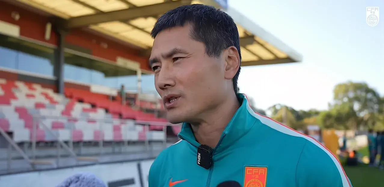 3月31日北京时间下午两点，墨尔本矩形球场，中国男足对阵喀麦隆，这场球考验防守韧