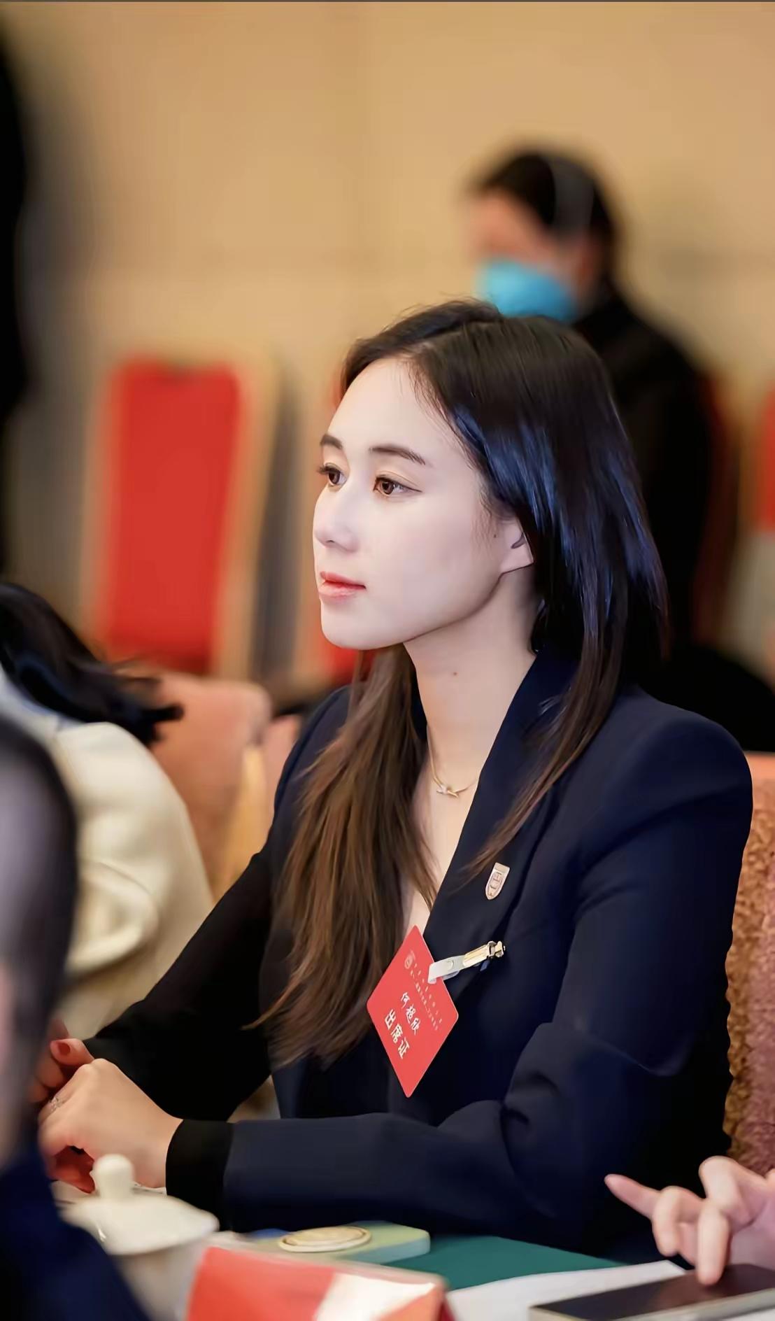 最近，赌王最小的女儿何超欣，正式留在清华大学任职的消息，引发了很多人的关注与羡慕