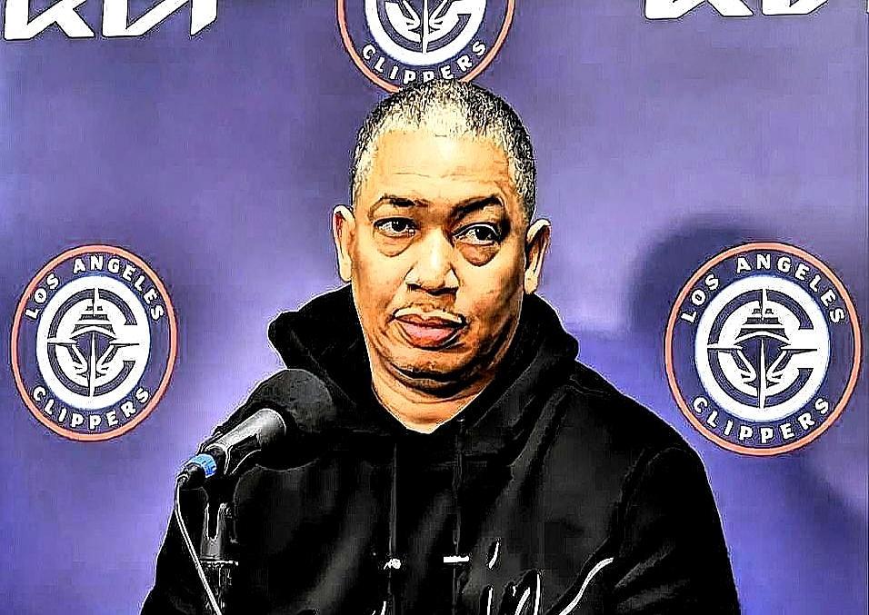 12分钟狂砍31分，那个面瘫的男人，又一次把联盟打到静音。
 
全明星赛上，他1