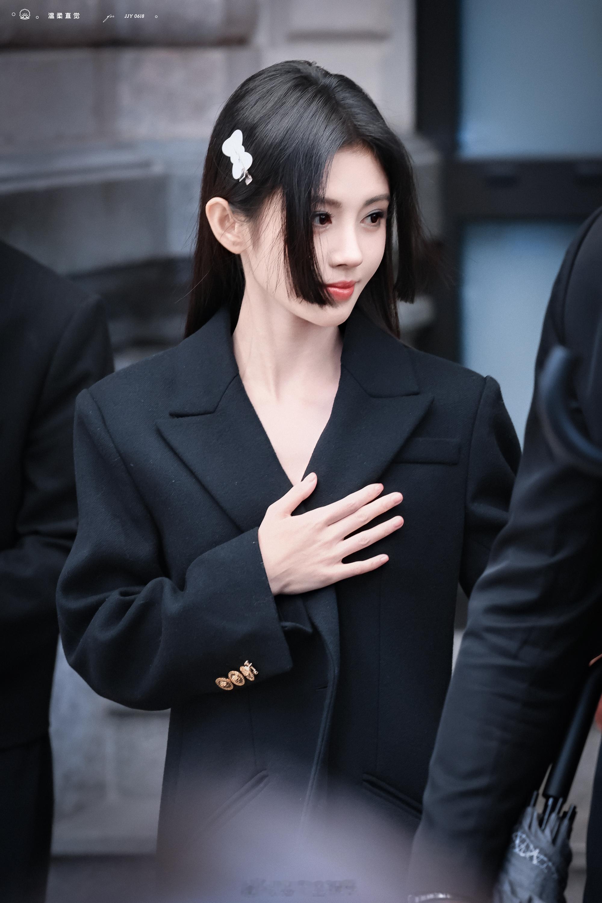 蝴蝶结发夹➕公主切好可爱呀[爱慕]鞠婧祎蝴蝶结发夹公主切 ​​​