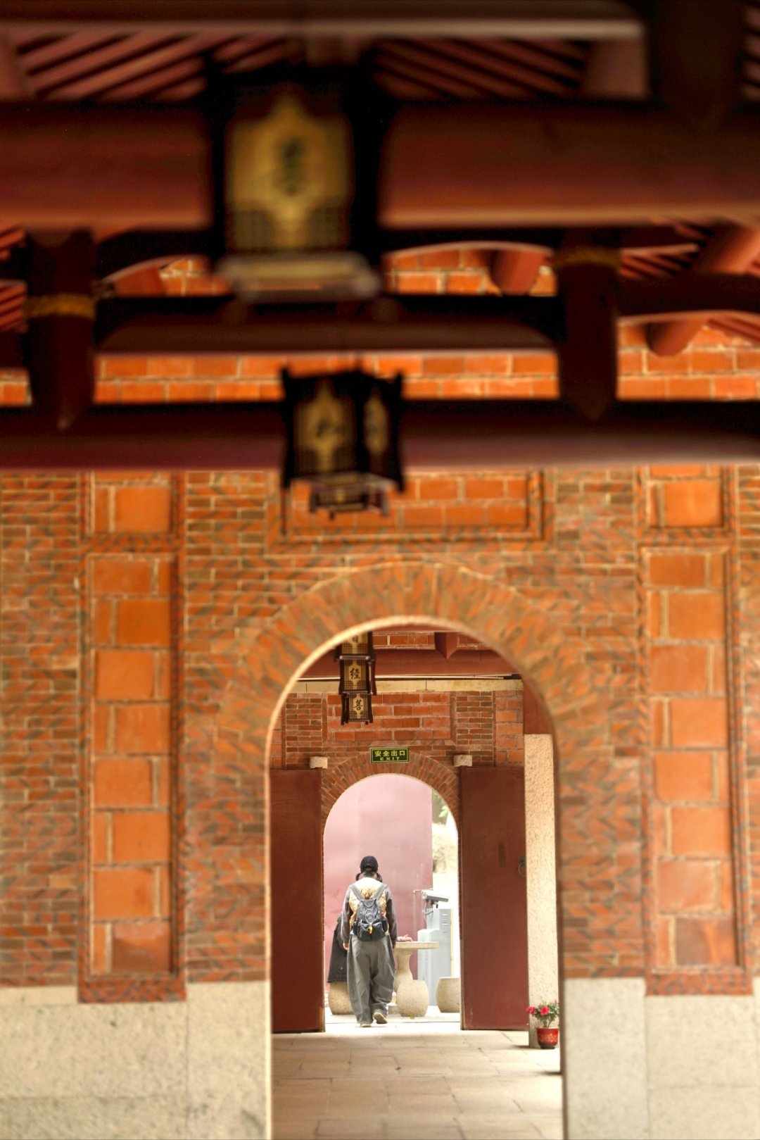 *在路上*承天寺...一看到大白墙上的“南无阿弥陀佛”，立刻唤起了沉睡的记忆，来