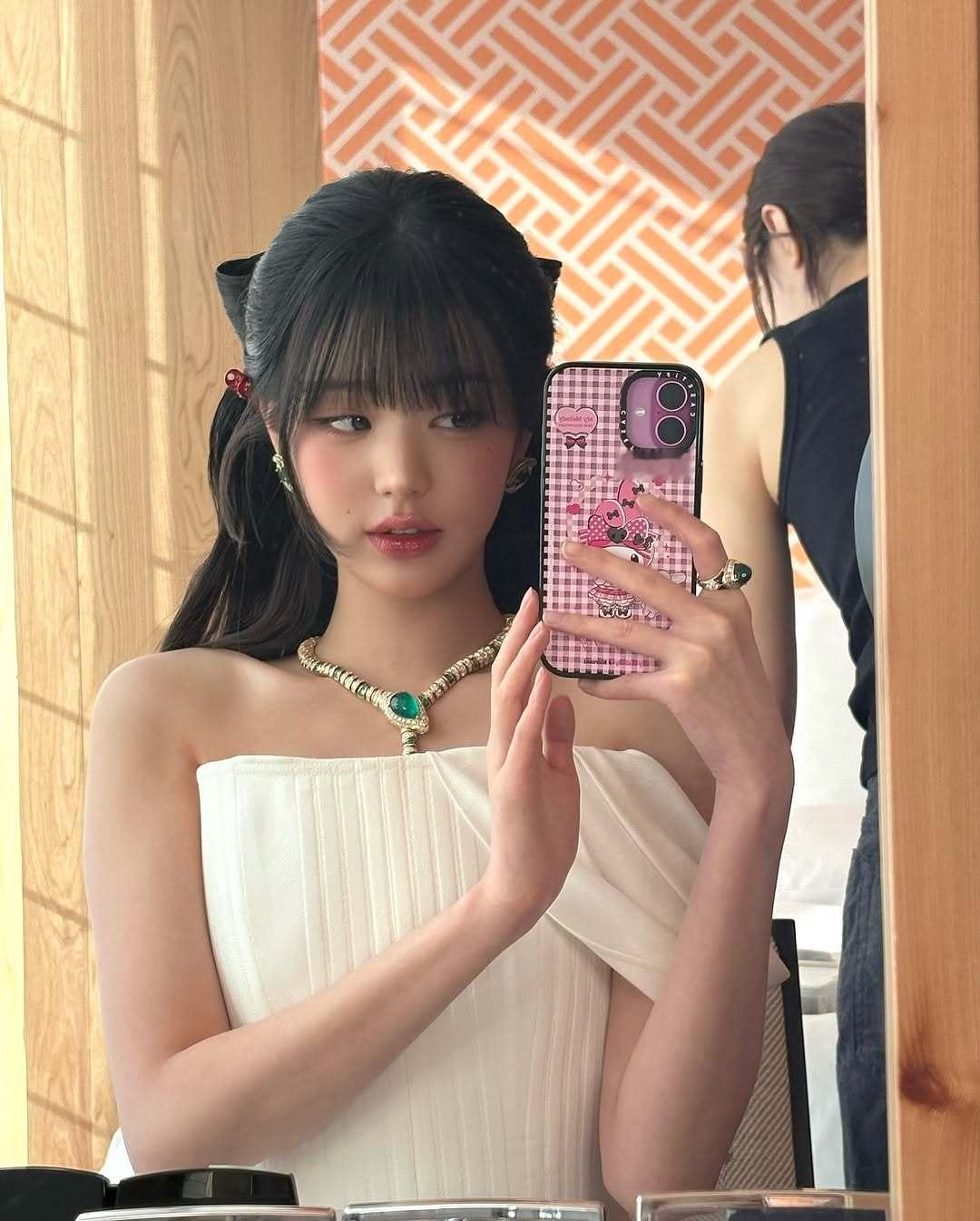 250918🫧ive张元英 你看到宝格丽🐰是/否？ 🙈我引起你的注意了吗？