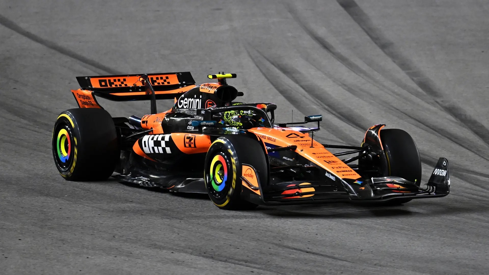 迈凯轮在阿布扎比拍卖了自己的2026赛季F1赛车成交价1148万美元，明年年底用