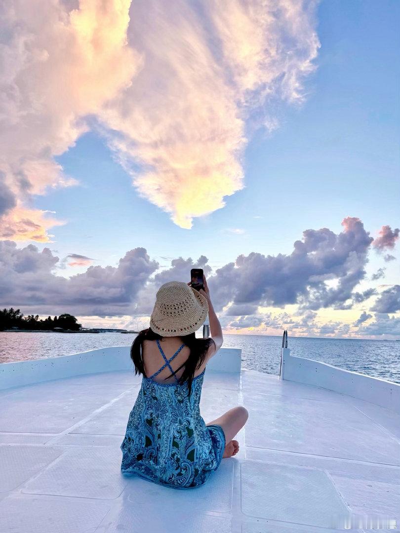 陈乔恩艾伦马尔代夫度假陈乔恩艾伦婚后依旧保留二人世界，远赴马尔代夫度假，自在松弛
