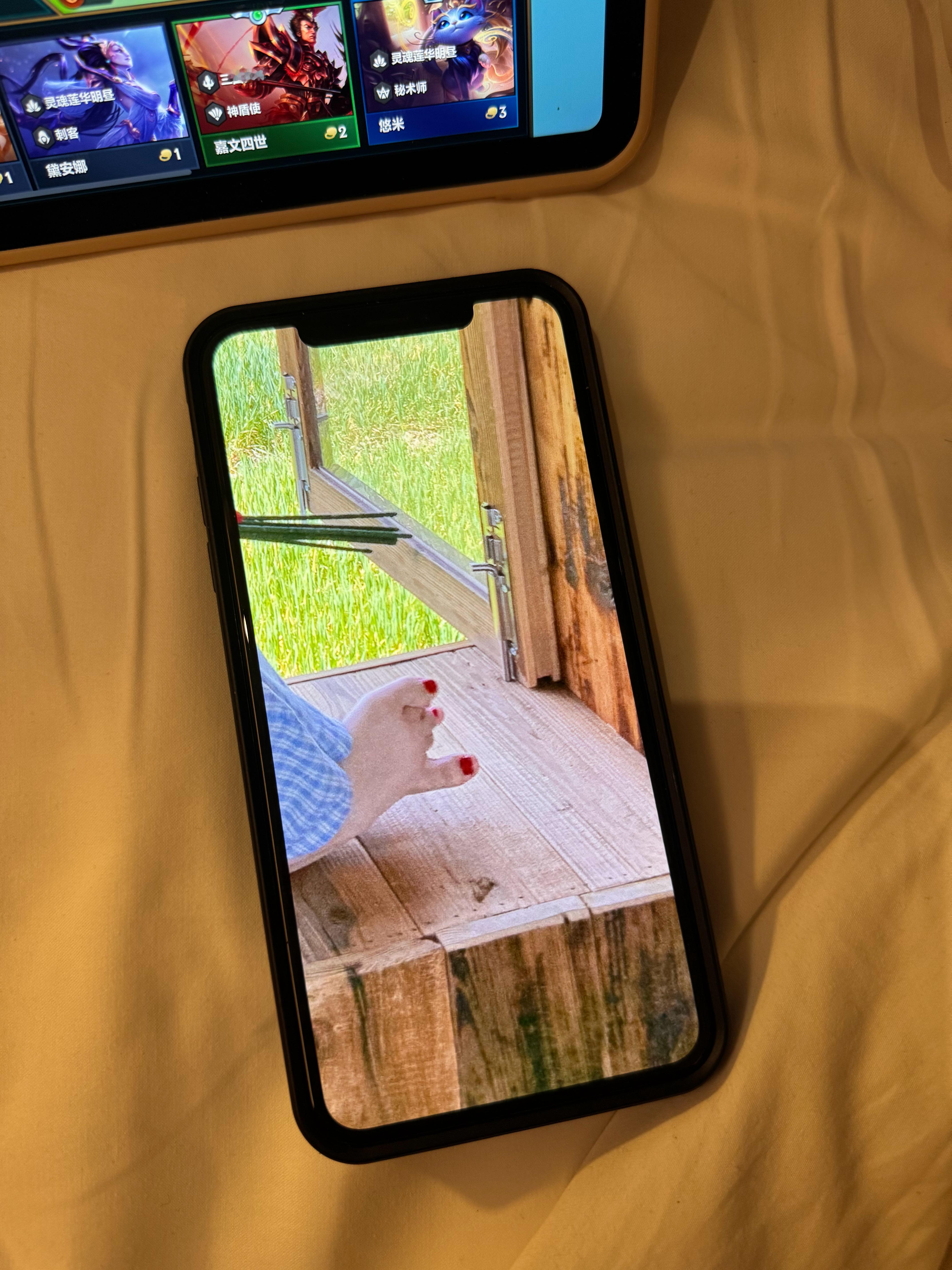 不知道为什么脚趾头要这样拧在一起感觉很紧张一样！你们拍照的时候会这样不！