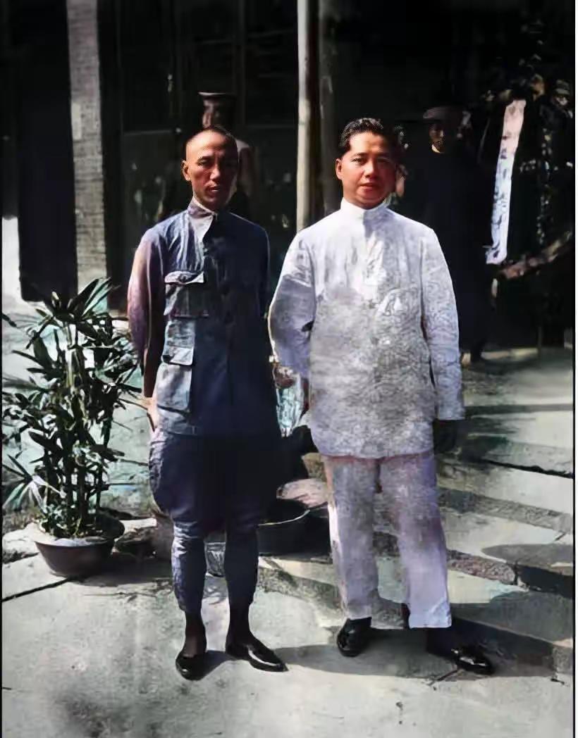 王铎：蒋介石与汪精卫
这两个人的气质完全不同。不能说汪精卫就有什么好。其实，这两