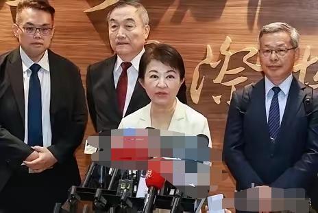 卢秀燕：“窜访是见想见的人，为湾湾寻找出路！”好一个冠冕堂皇的理由！
15日中午