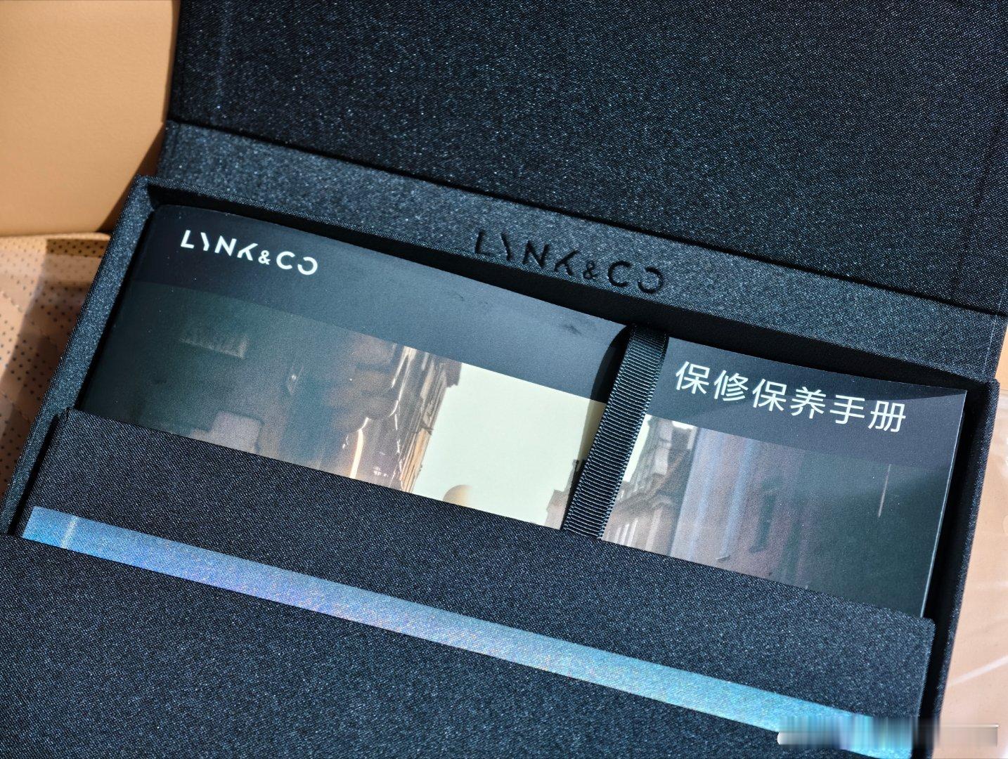领克09 的保养手册第一页，有一段致客户。就是关于那个“我人生中说的最多的谎言就