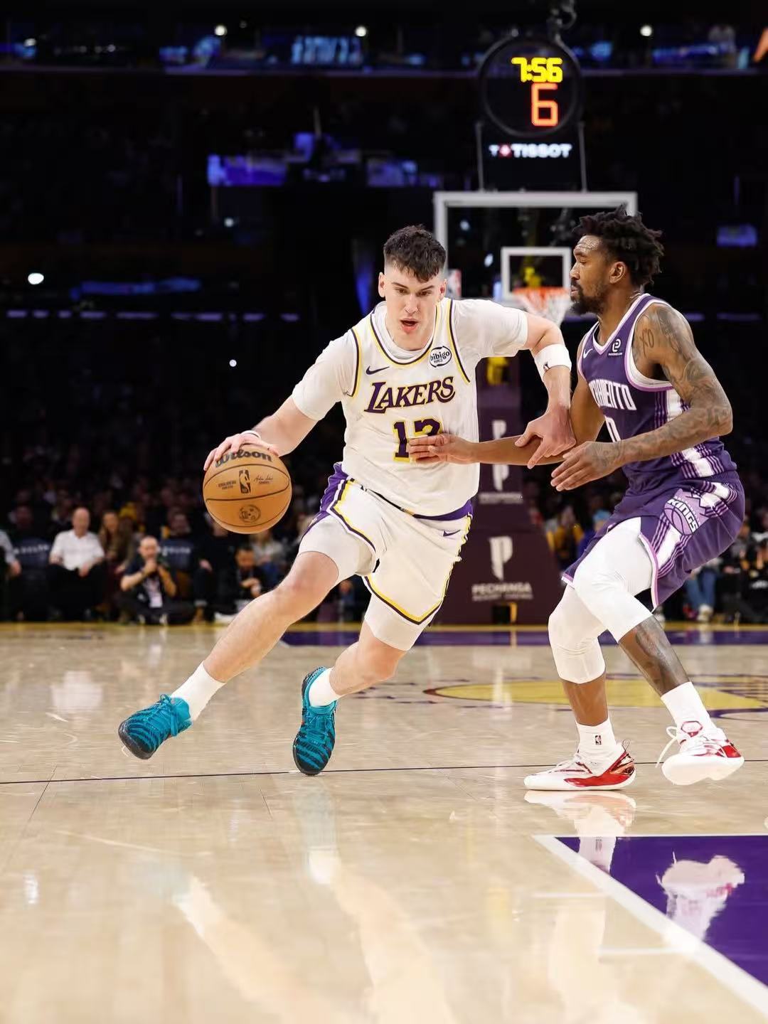 拉拉维亚更新IG：新年快乐💛💜2026会更好！赛季至今，拉拉维亚场均8.7分